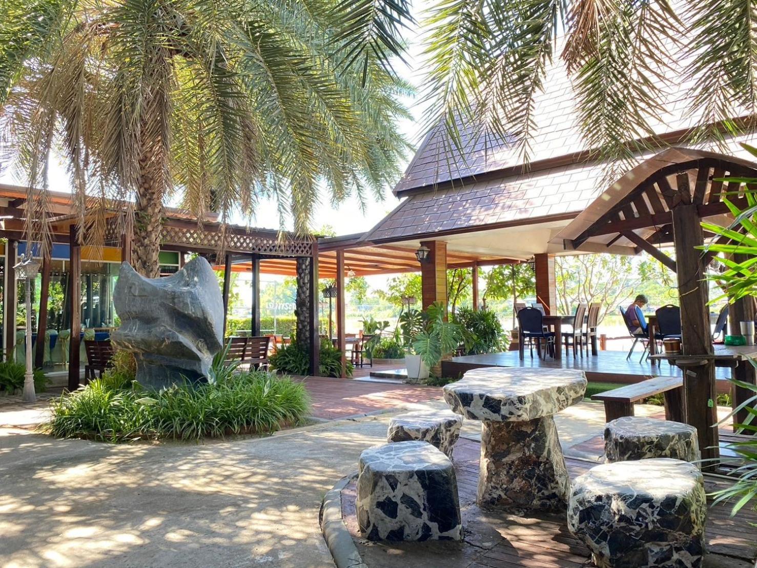 Chaophayathara Riverside Hotel Chai Nat Esterno foto